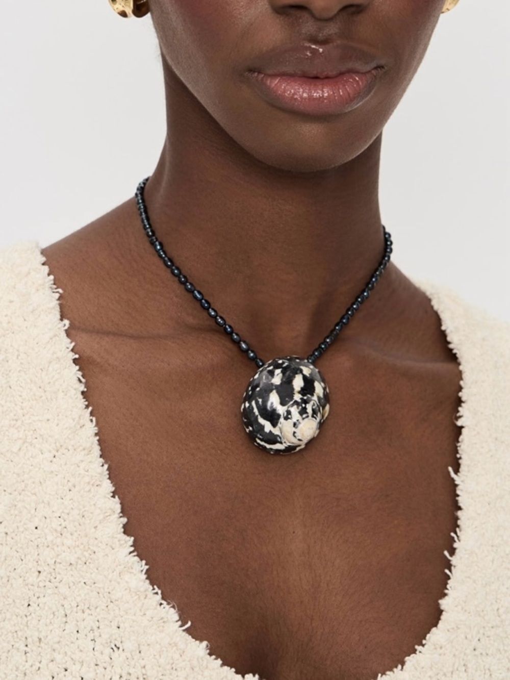Black and White Shell Pendant Necklace - Women Jewelry
